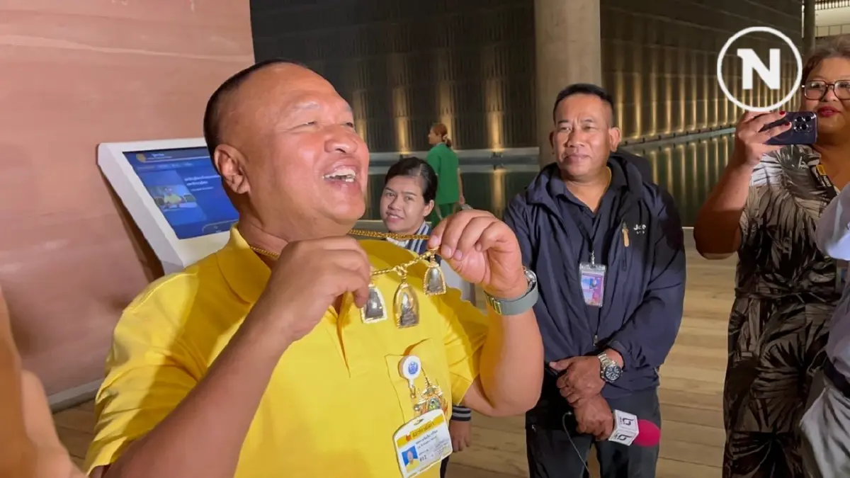 “บิ๊กเกรียง” อารมณ์ดีรายงานตัว สว.ควักพระโชว์สื่อ บอกเป็น สว.สีน้ำเงินเข้ม