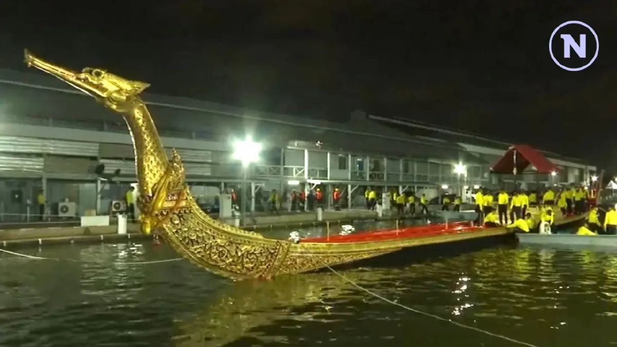 ทร. อัญเชิญเรือพระที่นั่งสุพรรณหงส์ ลงน้ำ ทร. อัญเชิญเรือพระที่นั่งสุพรรณหงส์ ลงน้ำ