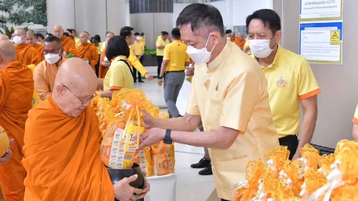 อัยการสูงสุด เป็นประธานในพิธีทำบุญตักบาตรถวายพระราชกุศล