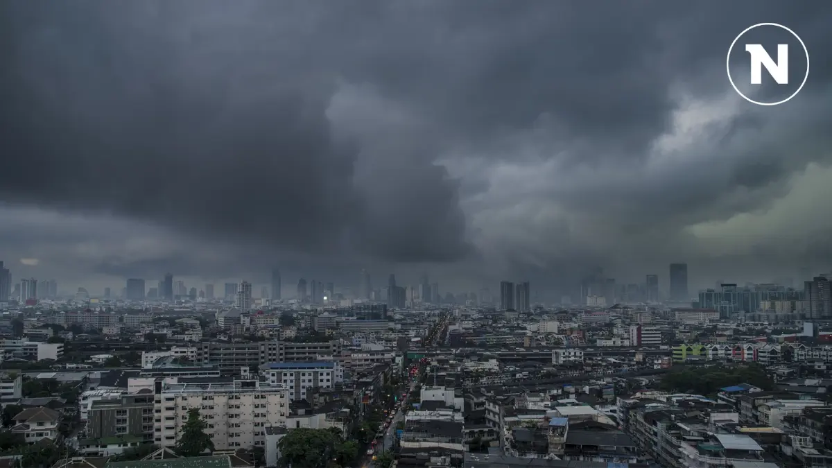 พรุ่งนี้หนักมากขึ้น! อุตุฯ เตือนฝนถล่ม 44 จังหวัด กทม.-ปริมณฑล ฝนร้อยละ 70