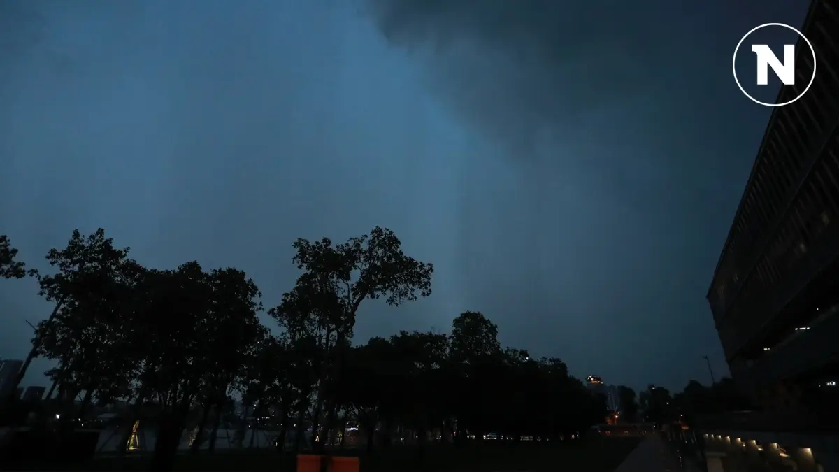 อุตุฯ เตือนมรสุมพาดผ่านทั่วไทยฝนตกหนัก กทม.อ่วมฝนร้อยละ 70 อุตุฯ เตือนมรสุมพาดผ่านทั่วไทยฝนตกหนัก กทม.อ่วมฝนร้อยละ 70