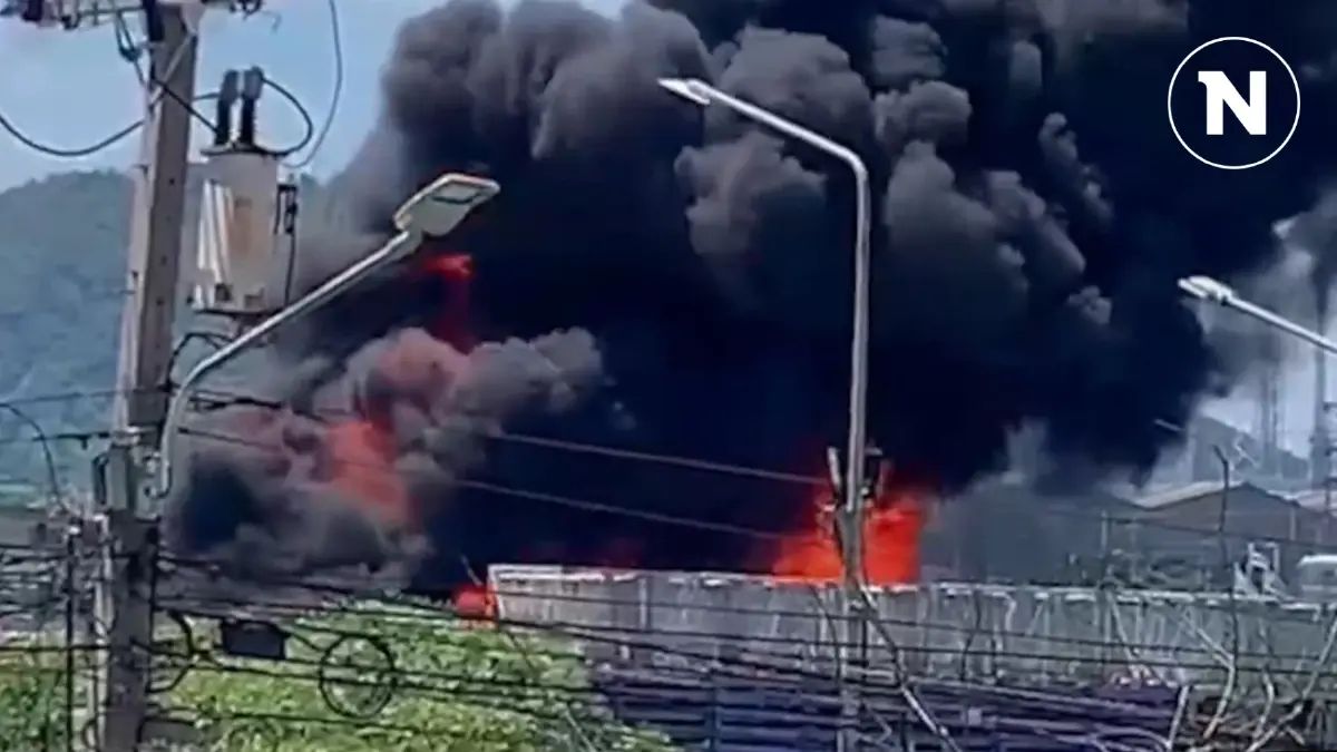 อลหม่าน ไฟไหม้กองชิ้นส่วนอะไหล่รถยนต์เก่า แหลมฉบัง ระดมรถสกัดเพลิงวุ่น