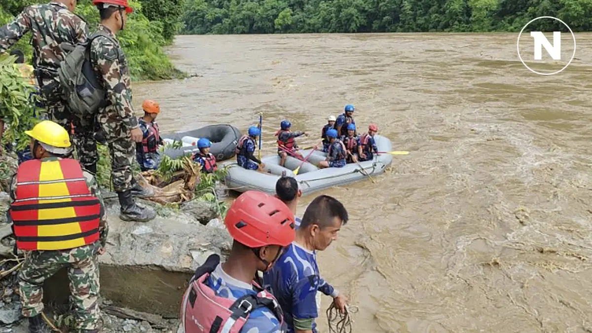 รถบัส 2 คันถูกซัดลงแม่น้ำ เนปาลเร่งค้นหาผู้สูญหายกว่า 60 คน รถบัส 2 คันถูกซัดลงแม่น้ำ เนปาลเร่งค้นหาผู้สูญหายกว่า 60 คน