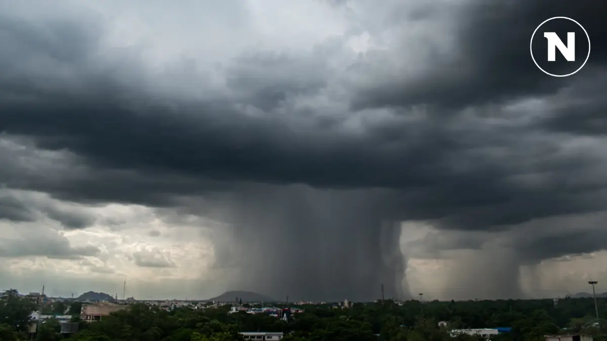 พยากรณ์อากาศวันนี้ กรมอุตุฯ เตือนไทยตอนบนรับมือ "ฝนตกหนัก" กทม.ฝน 40% พยากรณ์อากาศวันนี้ กรมอุตุฯ เตือนไทยตอนบนรับมือ "ฝนตกหนัก" กทม.ฝน 40%