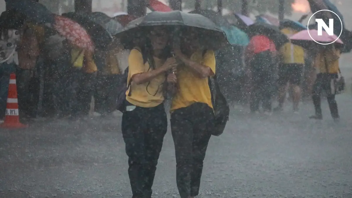 อุตุฯ เตือนมรสุมพาดผ่านตอนบนของไทย ทำ 3 ภาคเจอ “ฝนถล่มหนัก” เฝ้าระวังน้ำท่วม อุตุฯ เตือนมรสุมพาดผ่านตอนบนของไทย ทำ 3 ภาคเจอ “ฝนถล่มหนัก” เฝ้าระวังน้ำท่วม