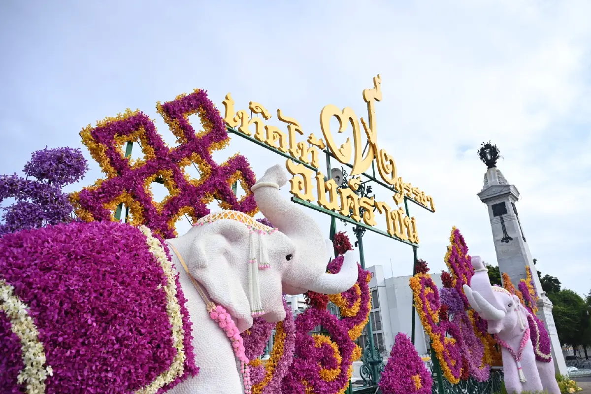รมต.สำนักนายกฯ ปลื้ม นทท.จีนชื่นชมความสวยงามถนนราชดำเนินห้วงพระราชพิธีฯ