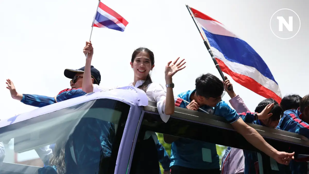 ฮีโร่โอลิมปิกขึ้นขบวนแห่ฉลอง แฟนกีฬาร่วมยินดีชื่นมื่น ฮีโร่โอลิมปิกขึ้นขบวนแห่ฉลอง แฟนกีฬาร่วมยินดีชื่นมื่น