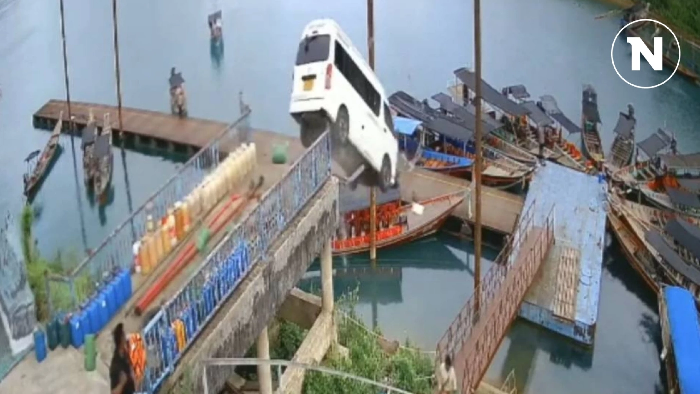 เหยียบคันเร่งผิด ชีวิตเปลี่ยน รถตู้ขับพุ่งตกอ่างเก็บน้ำ