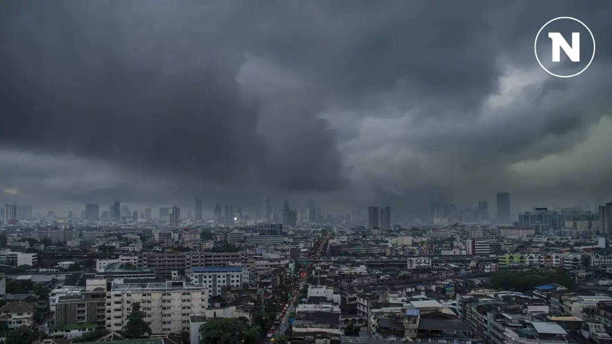 อุตุฯ เตือน 56 จังหวัด ฝนตกหนักถึงหนักมาก กทม.โดนด้วยร้อยละ 70 ระวังน้ำท่วม