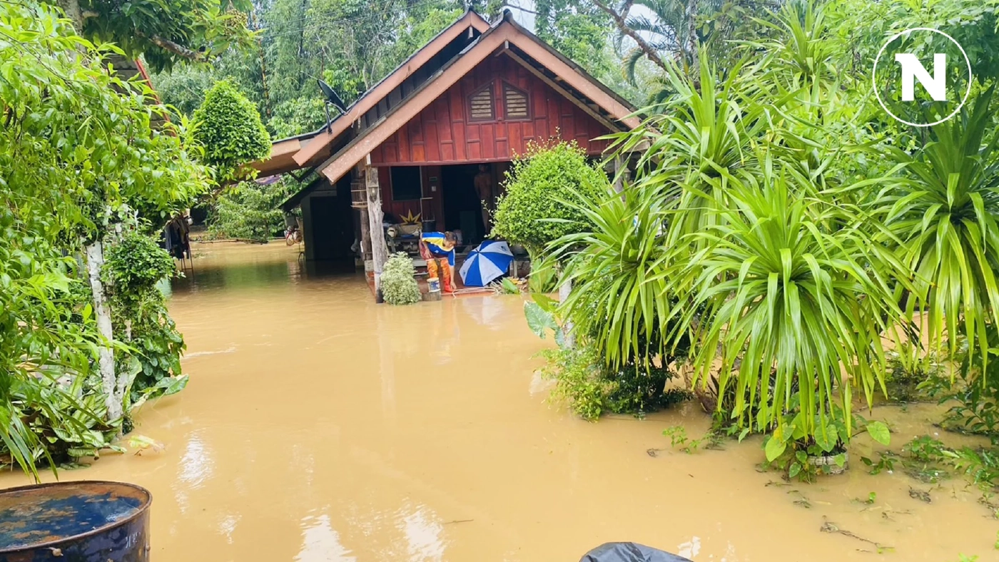 ระทึก! สตูลน้ำป่าทะลักท่วม 3 อำเภอ 1 เกาะ เร็วจนรถชาวบ้านหนีน้ำไม่ทัน (มีคลิป)