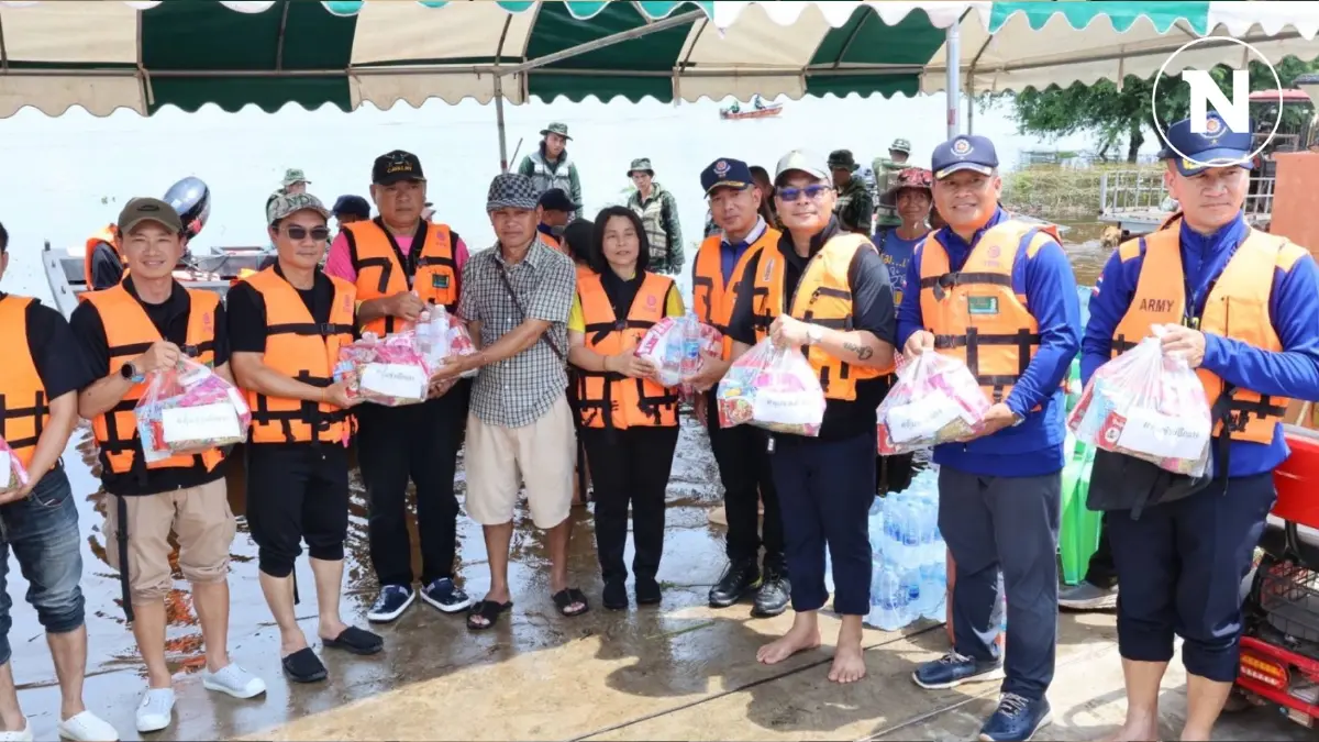 นราพัฒน์นำทีมประชาธิปัตย์-ผู้นำท้องถิ่นเยี่ยมผู้ประสบภัยน้ำท่วมหนองคาย