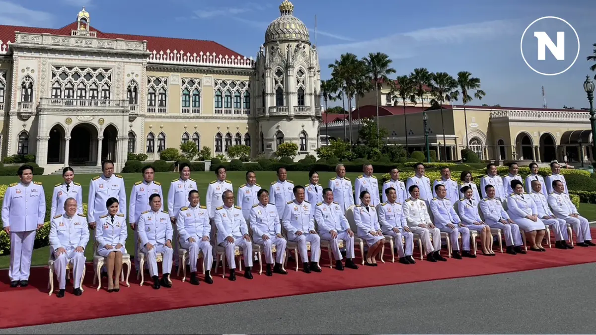 นายกฯ นำ ครม.ถ่ายภาพหมู่-ประชุมนัดพิเศษหลังถวายสัตย์ปฏิญาณตนรับหน้าที่ นายกฯ นำ ครม.ถ่ายภาพหมู่-ประชุมนัดพิเศษหลังถวายสัตย์ปฏิญาณตนรับหน้าที่