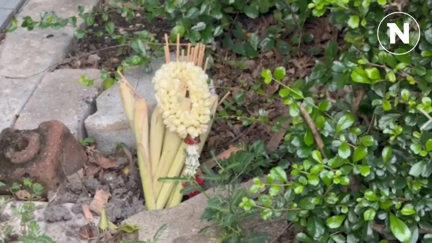 ทำเนียบฯ ฮือฮา "ปักตะไคร้ใหญ่กลับหัว" คาดพิธีไล่ฝน ต้อนรับผู้บริหารกูเกิ้ล