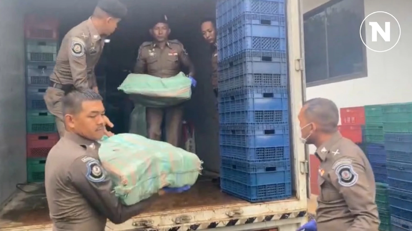 ตำรวจทางหลวงสุราษฎร์ฯ สกัดจับรถขนไอซ์ซุกลังผลไม้