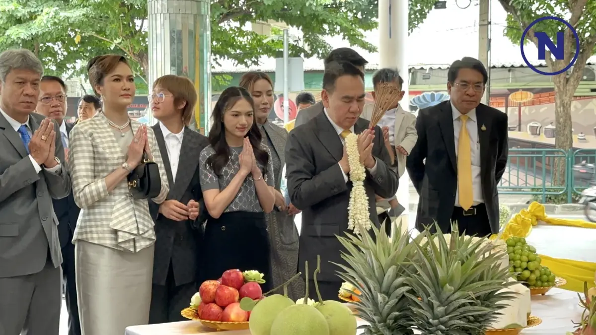 “เดชอิศม์” ไหว้พระแม่ธรณี ก่อนเข้า สธ. รอ “สมศักดิ์” แบ่งงาน