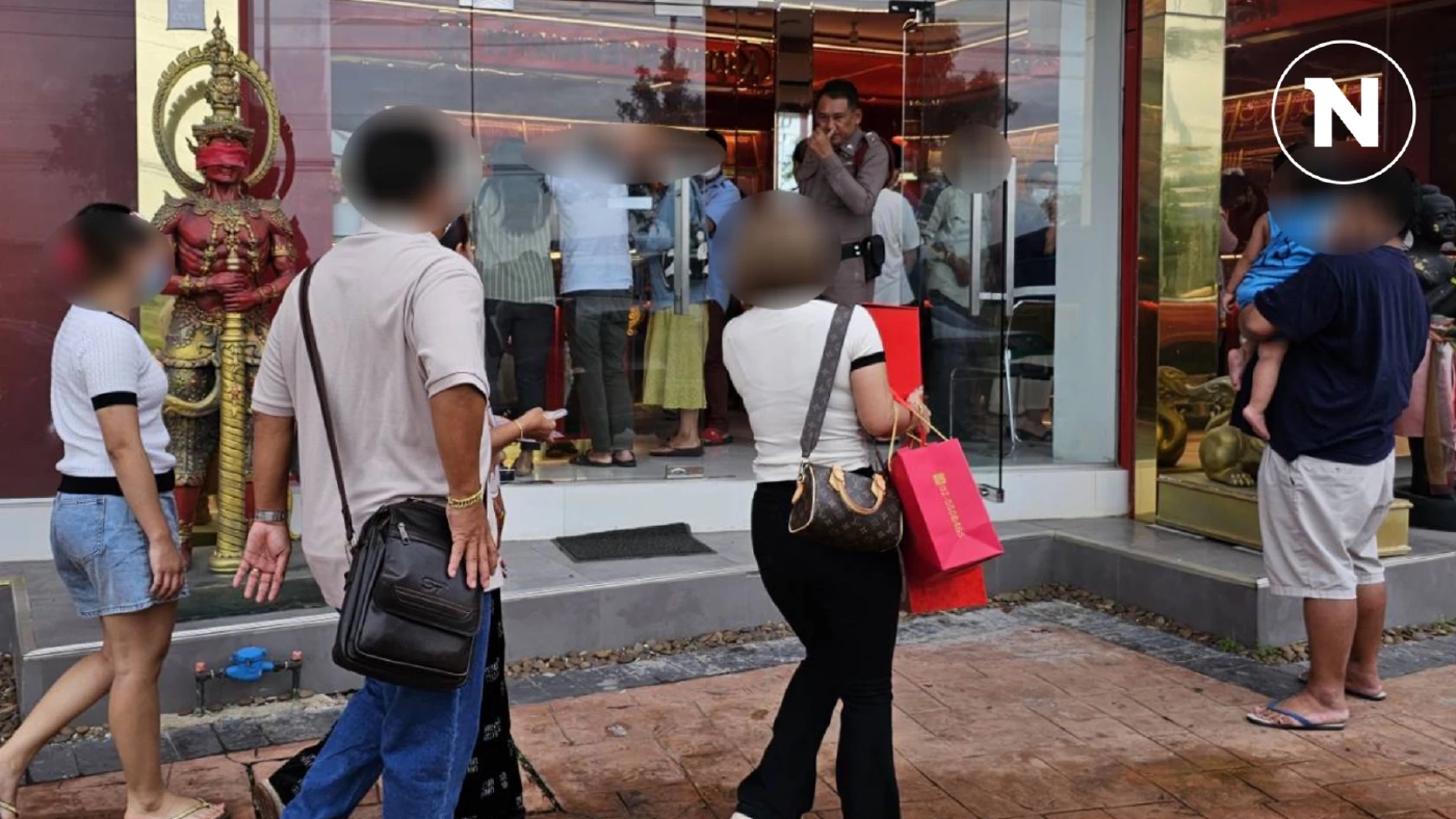 ลูกค้าแห่ทยอย นำทองมาขายคืน ห้างทอง "แม่ตั๊ก"