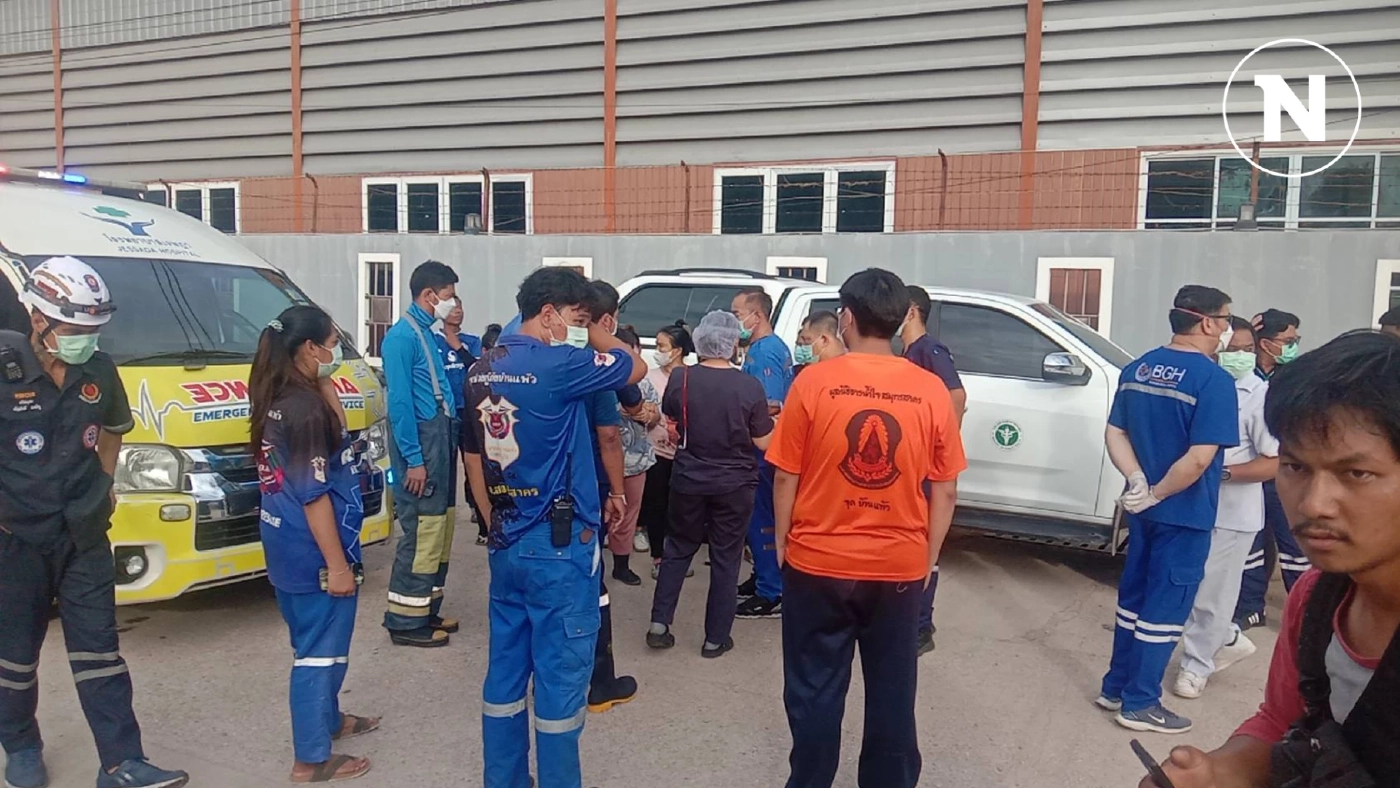 ระทึก! สารเคมีจากโรงงานปริศนาที่สมุทรสาครรั่วไหล ส่งกลิ่นเหม็นฟุ้ง พนง.เจ็บ 21 คน ระทึก! สารเคมีจากโรงงานปริศนาที่สมุทรสาครรั่วไหล ส่งกลิ่นเหม็นฟุ้ง พนง.เจ็บ 21 คน