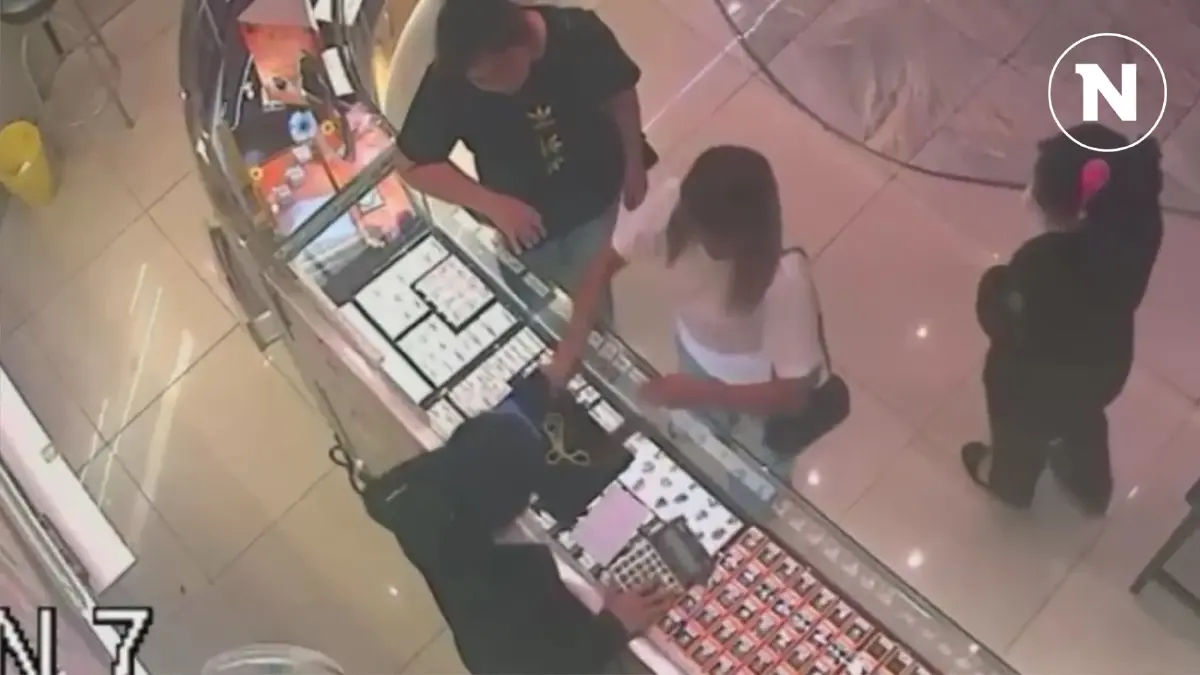 รวบ 2 สาวแสบนำ "ทองปลอม" ตระเวนจำนำร้านทอง (มีคลิป) รวบ 2 สาวแสบนำ "ทองปลอม" ตระเวนจำนำร้านทอง (มีคลิป)