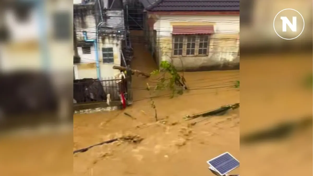 ชาวบ้านโพสต์คลิป แม่สายน้ำมาอีกรอบ เผยขอชีวิตรอดออกไปก็พอ ภาวนาให้ฝนหยุดตก ชาวบ้านโพสต์คลิป แม่สายน้ำมาอีกรอบ เผยขอชีวิตรอดออกไปก็พอ ภาวนาให้ฝนหยุดตก
