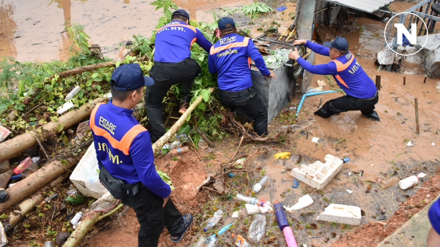 ส่ง “กำลังพล-ยุทธปกรณ์” เร่งช่วยเหลือชาวอุทัยธานี โดนน้ำท่วมฉับพลัน