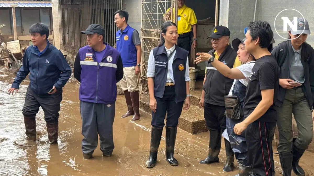 มท.4-รมช.กลาโหม ติดตามฟื้นฟู รร.ชุมชนบ้านไม้ลุงขนฯ สั่งเร่งนำเครื่องมือเข้ามาเสริม