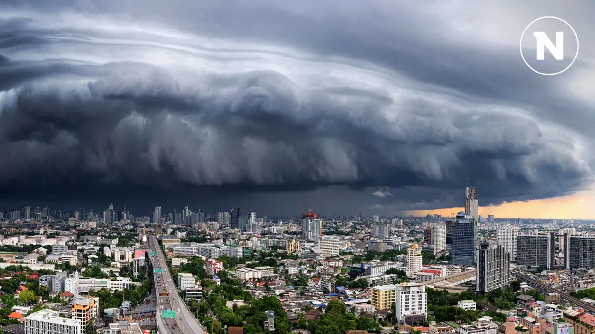 กรมอุตุ แจ้งเตือนรับมือ "ฝนตกหนัก" กรุงเทพฝนถล่ม 70 % ภาคใต้ระวังท่วมฉับพลัน กรมอุตุ แจ้งเตือนรับมือ "ฝนตกหนัก" กรุงเทพฝนถล่ม 70 % ภาคใต้ระวังท่วมฉับพลัน