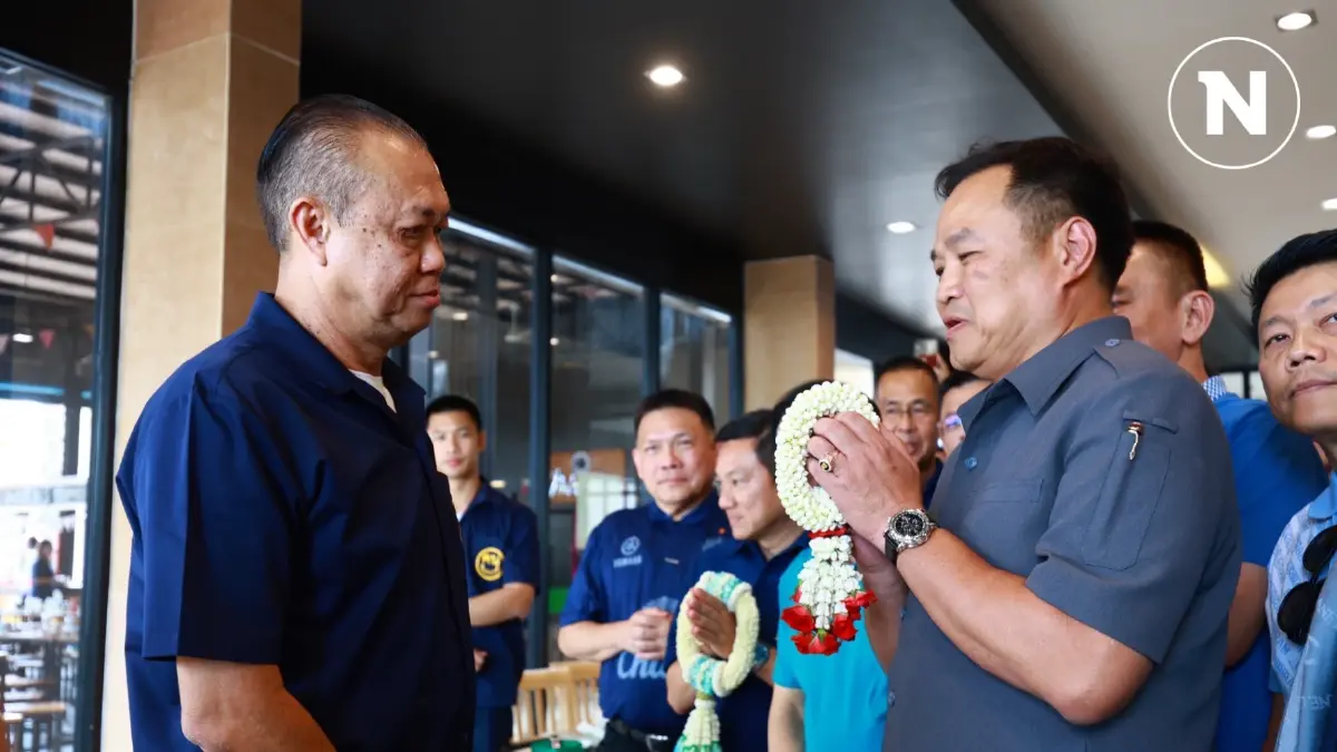 “เนวิน” ครบ 66 ปี คนอวยพรเพียบ สั่งหมอช้างผูกข้อมือ “อนุทิน​” ให้เป็นนายกฯ​
