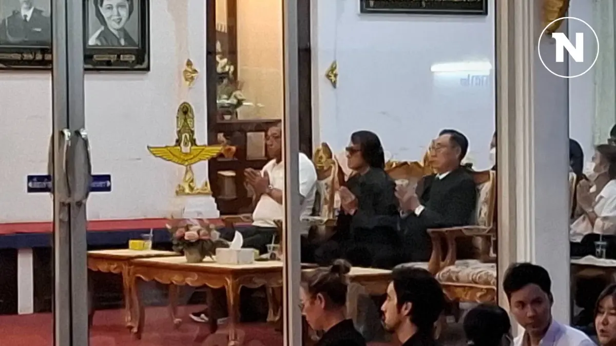 "ติ๊ก ชิโร่" ร่วมพิธีสวดอภิธรรม สาวถูกชนดับ ยังไม่พร้อมให้สัมภาษณ์สื่อ