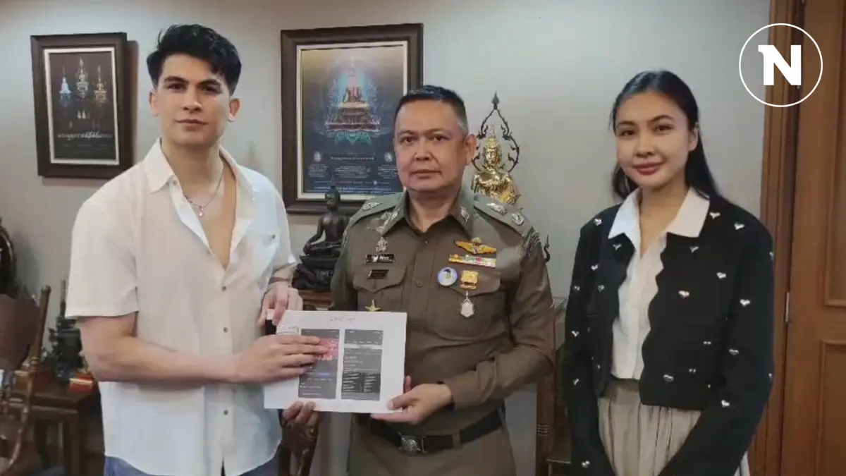 "อองตวน" จูงมือภรรยา เข้าพบตำรวจ หลังถูกโยงเอี่ยวเว็บพนัน