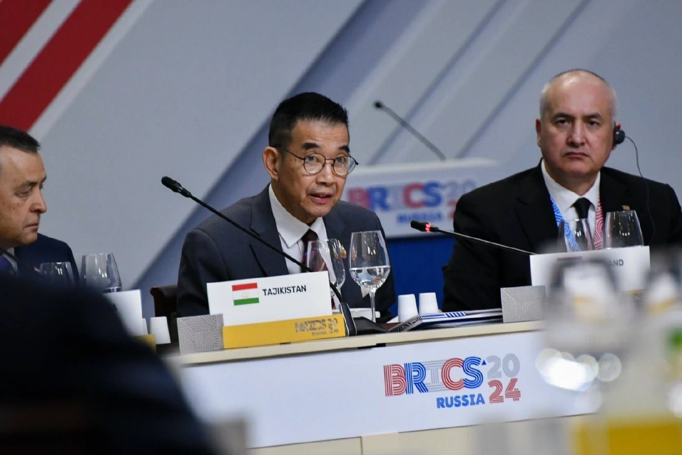 รมว.กต.กล่าวถ้อยแถลง BRICS ย้ำไทยพร้อมเป็นตัวเชื่อมกลุ่มความร่วมมือ รมว.กต.กล่าวถ้อยแถลง BRICS ย้ำไทยพร้อมเป็นตัวเชื่อมกลุ่มความร่วมมือ