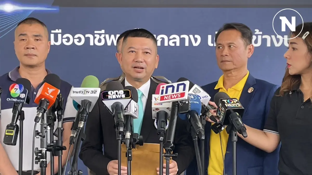"เลขาธิการแพทยสภา" หอบหลักฐานเอาผิด "บอสหมอเอก" เป็นหมอเถื่อน "เลขาธิการแพทยสภา" หอบหลักฐานเอาผิด "บอสหมอเอก" เป็นหมอเถื่อน