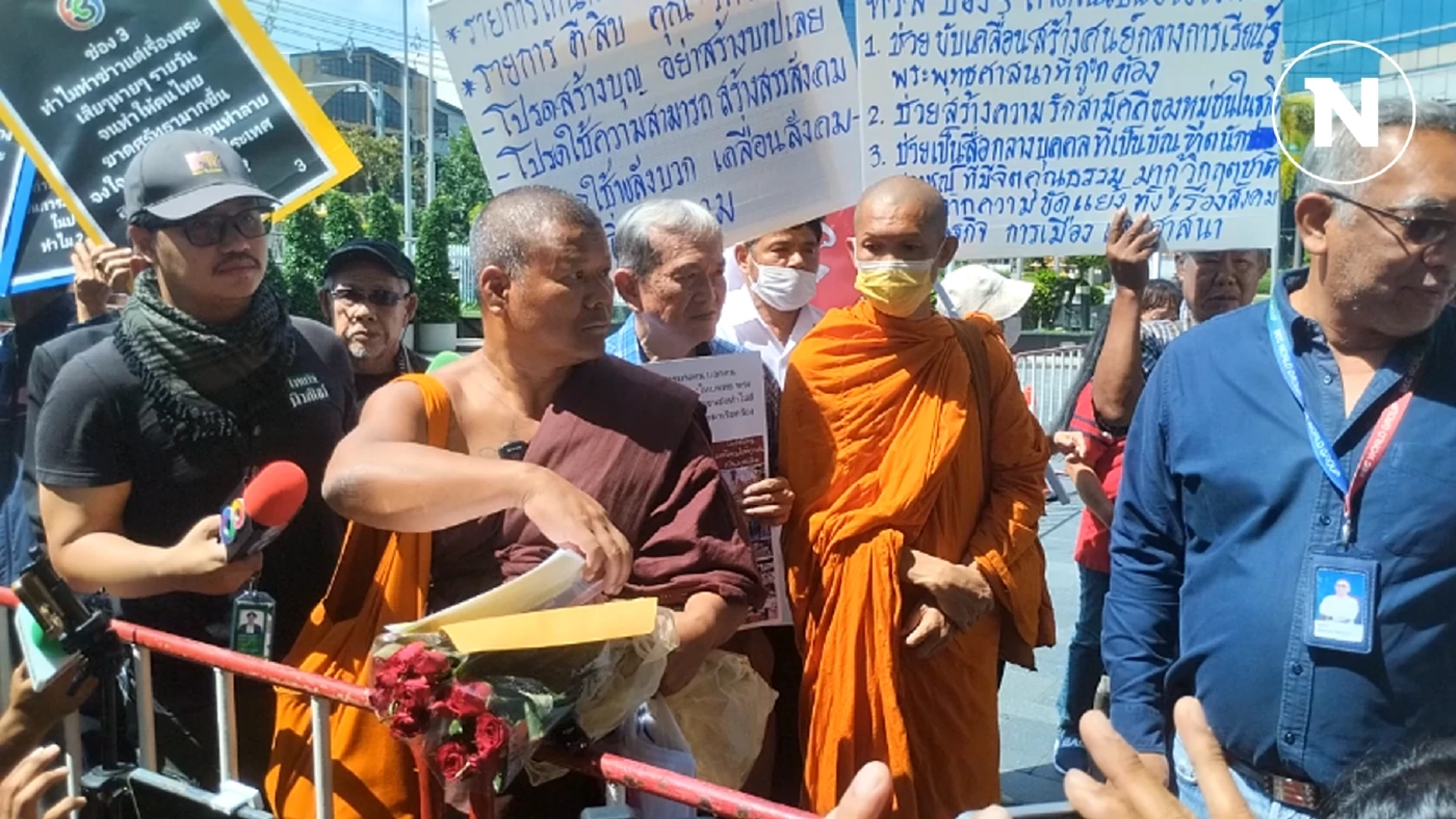 พระปีนเสาบุกช่อง 3 หา "พี่หนุ่ม" ไม่พอใจทำลายศาสนา เดือดมีมวยทั้งมา-กลับ