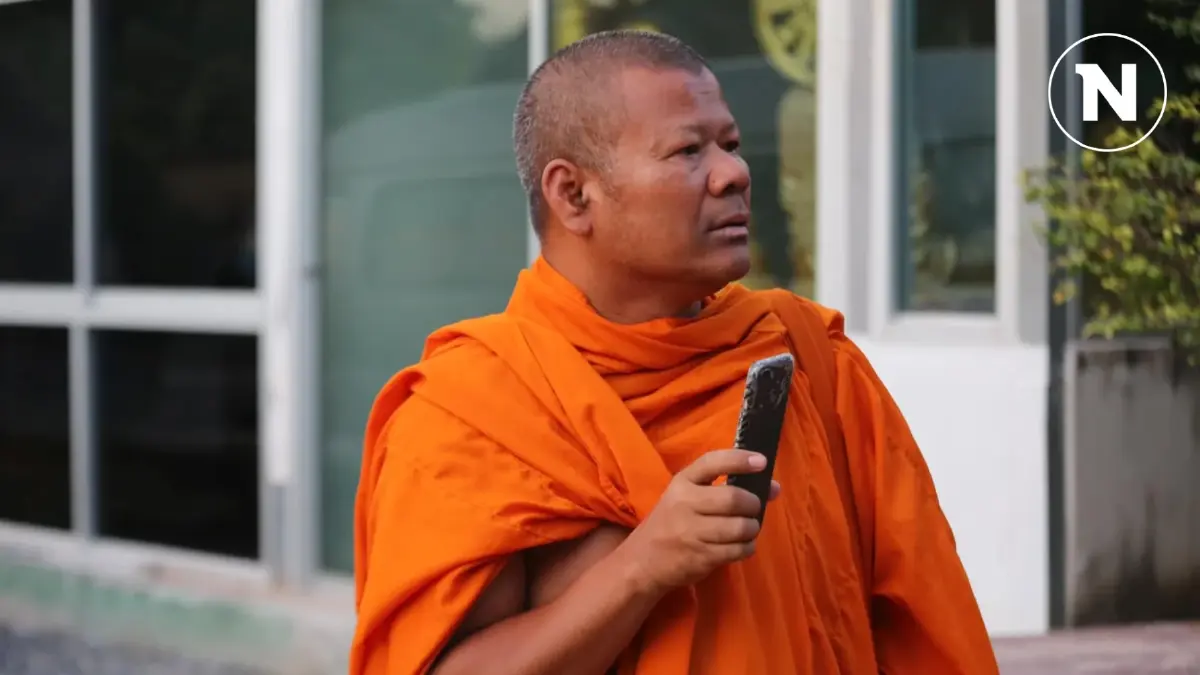 "พระปีนเสาไฟ" อยู่ที่นี่ โผล่เคลื่อนไหวหลังมีคำสั่งถูกขับพ้นวัดต้นสังกัด "พระปีนเสาไฟ" อยู่ที่นี่ โผล่เคลื่อนไหวหลังมีคำสั่งถูกขับพ้นวัดต้นสังกัด