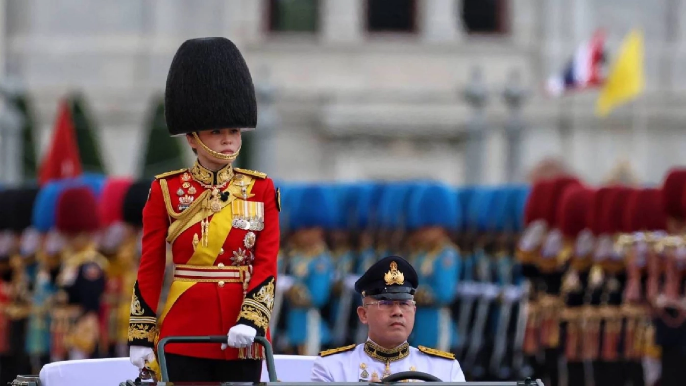 สมเด็จพระราชินี ทรงร่วมซ้อมพิธีสวนสนาม ถวายสัตย์ปฏิญาณตนของทหารรักษาพระองค์