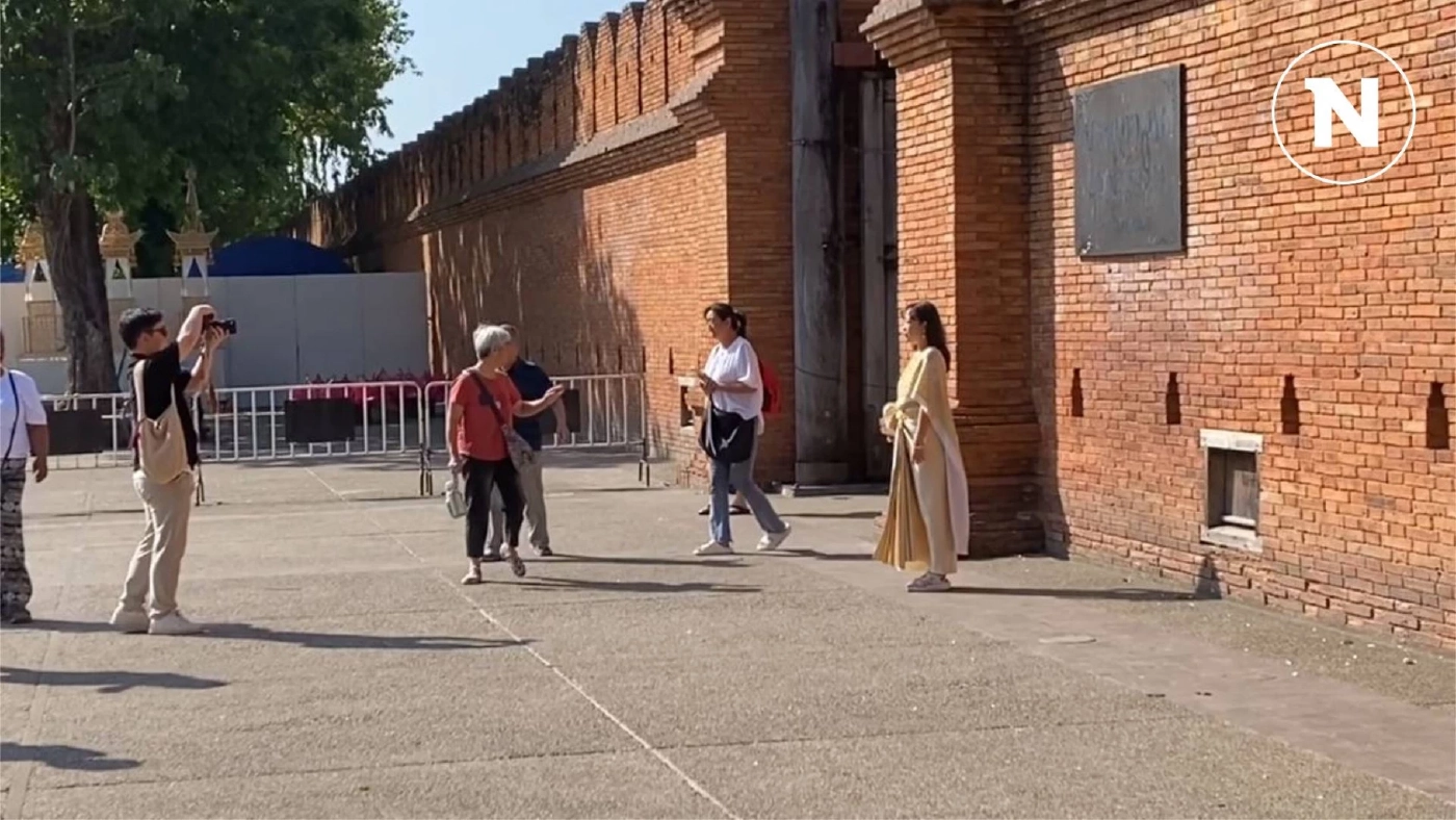 นทท.แห่เที่ยว "ประเพณียี่เป็งเชียงใหม่" เช่าชุดไทยถ่ายรูปกันคึกคัก