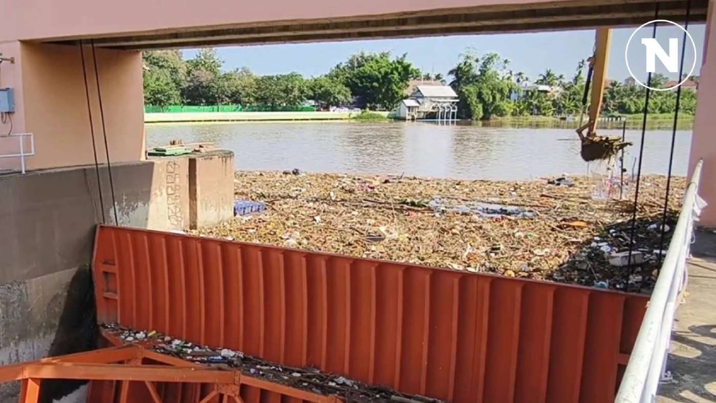 เร่งเก็บ "ซากกระทง" พบปริมาณลดลง 25 เปอร์เซ็นต์ คาด 2 วันเก็บหมด (มีคลิป)