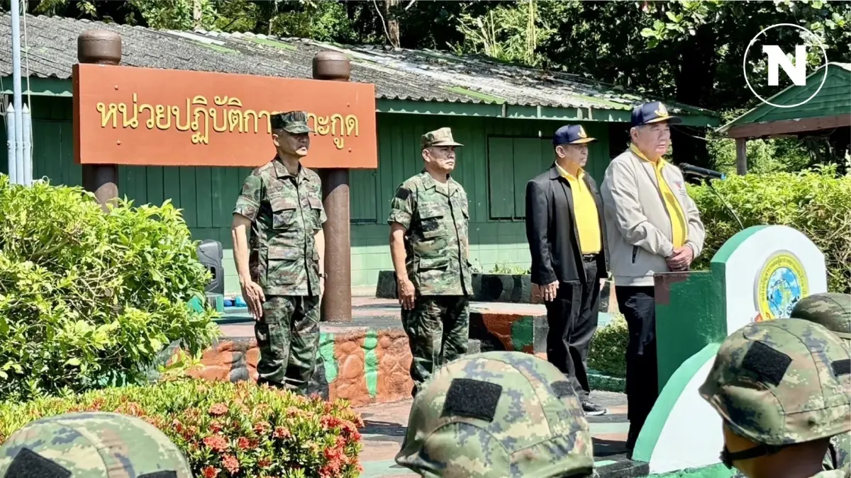 “ภูมิธรรม” บินดูเกาะกูด ตอกย้ำเป็นของไทย เยี่ยมให้กำลังใจทหารเรือ