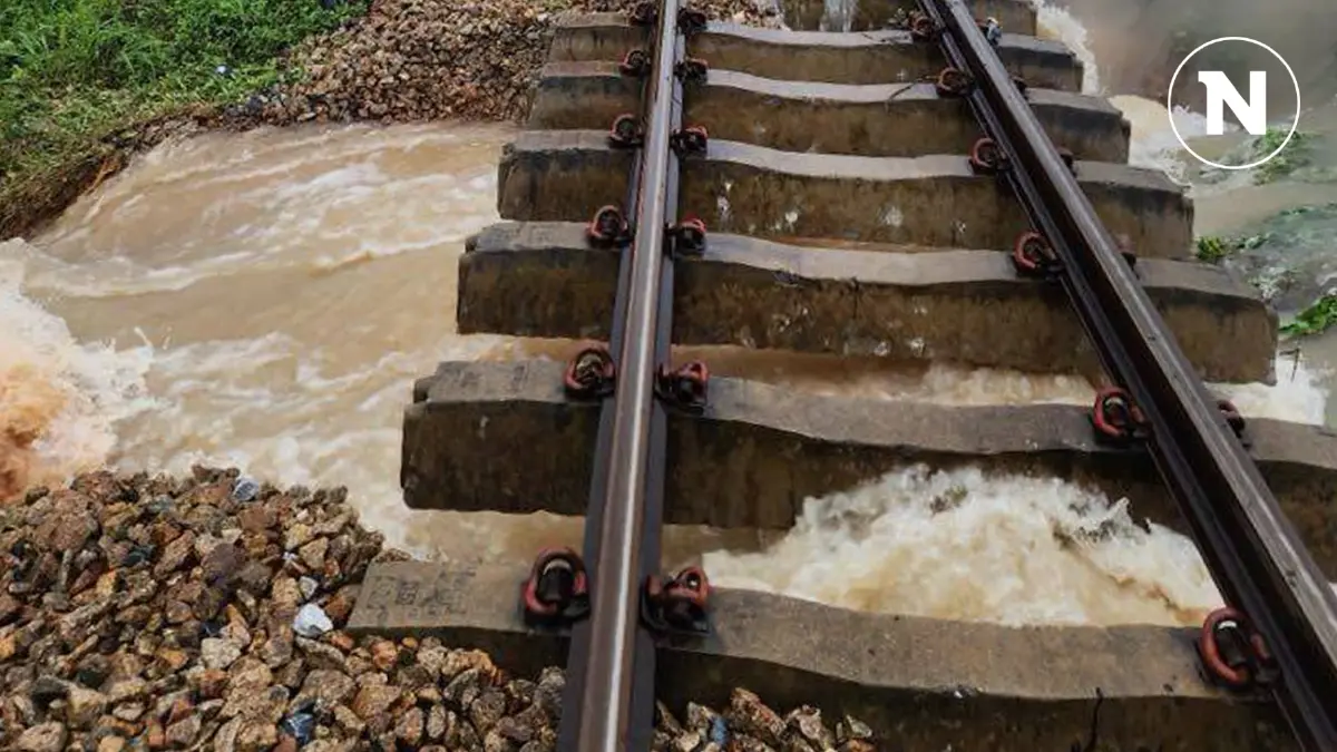 รถไฟชายแดนใต้อัมพาต หลังเส้นทางถูกน้ำกัดเซาะจนขาด รถไฟชายแดนใต้อัมพาต หลังเส้นทางถูกน้ำกัดเซาะจนขาด