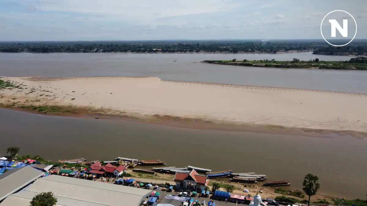 น้ำโขงลดเร็ว สันดอนทรายโผล่ กระทบเดินเรือข้ามฟาก ไทย - ลาว น้ำโขงลดเร็ว สันดอนทรายโผล่ กระทบเดินเรือข้ามฟาก ไทย - ลาว