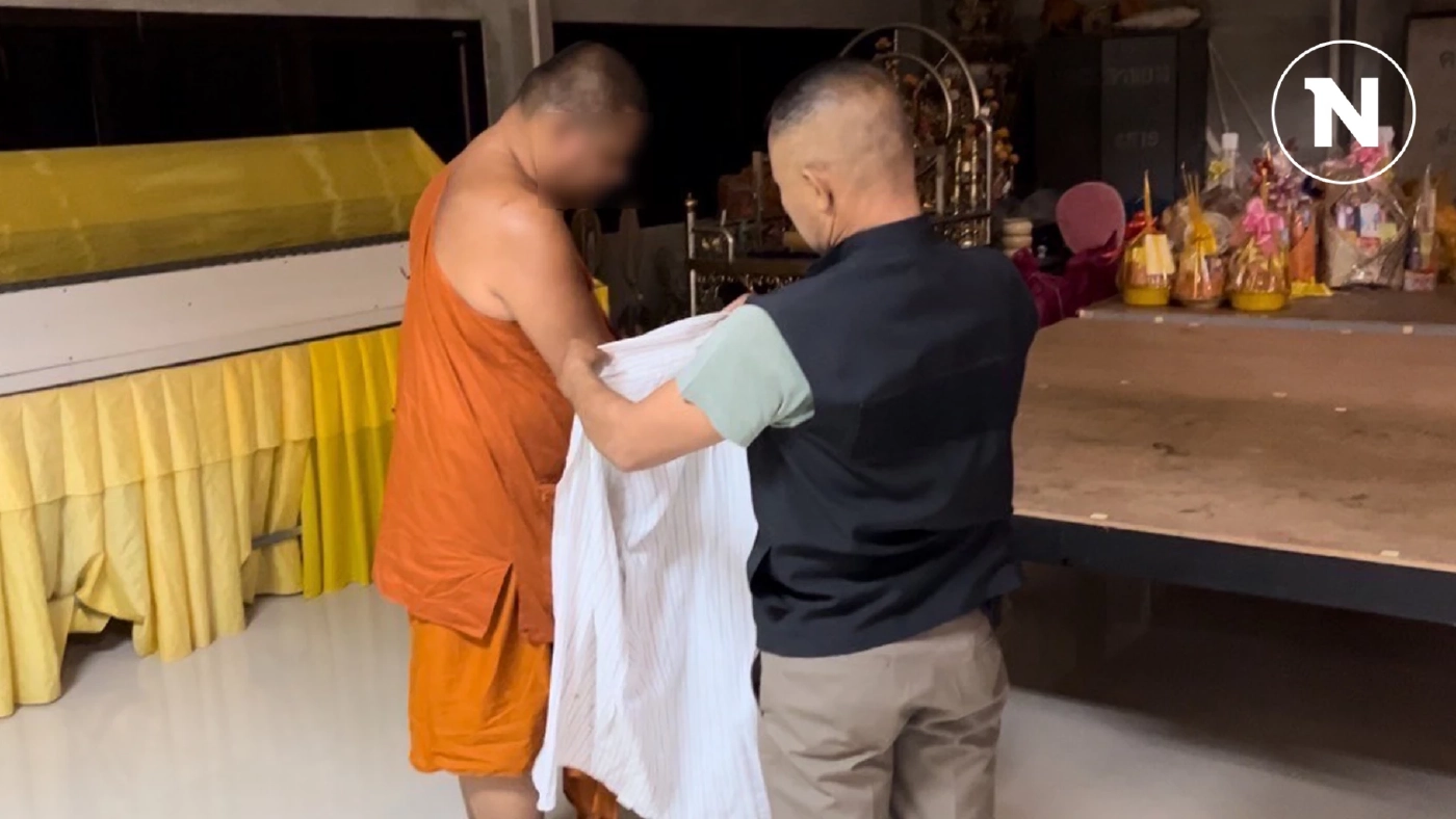 จับสึก "หลวงพ่อ" บังคับเณรสไลด์หนอน ค้นกุฎิพบยาปลุกเซ็กส์ จับสึก "หลวงพ่อ" บังคับเณรสไลด์หนอน ค้นกุฎิพบยาปลุกเซ็กส์