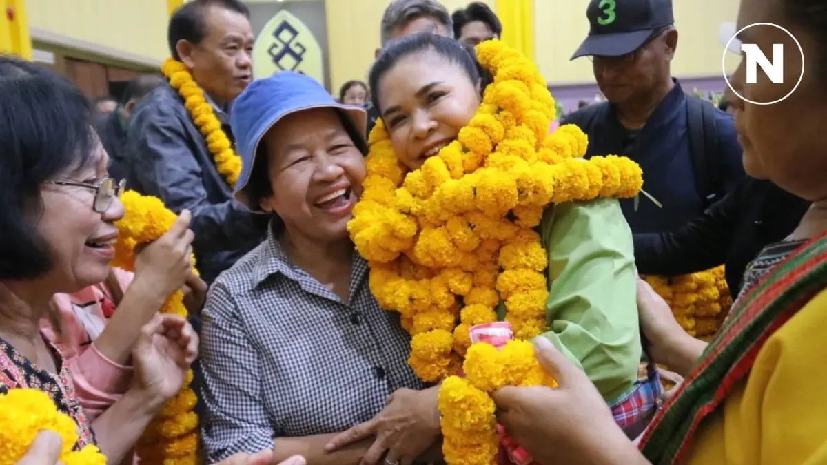 "กบ" จิตรวรรณ ปราศรัยชิงตัดหน้า "พิธา -ทักษิณ" ลงพื้นที่อุบลฯ "กบ" จิตรวรรณ ปราศรัยชิงตัดหน้า "พิธา -ทักษิณ" ลงพื้นที่อุบลฯ