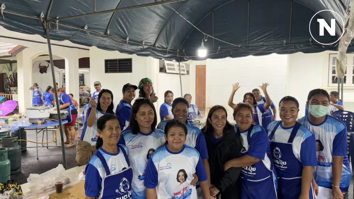 "พิมพ์ภัทรา" เปิดบ้านตั้งครัวช่วยผู้ประสบภัยน้ำท่วม "พิมพ์ภัทรา" เปิดบ้านตั้งครัวช่วยผู้ประสบภัยน้ำท่วม