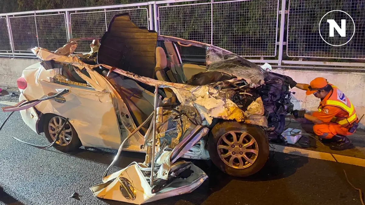 เก๋งปริศนา พุ่งชน 6 ล้อ ซ่อมไฟบนทางด่วน เครื่องยนต์หลุดกระเด็น คนขับดับคาซาก เก๋งปริศนา พุ่งชน 6 ล้อ ซ่อมไฟบนทางด่วน เครื่องยนต์หลุดกระเด็น คนขับดับคาซาก