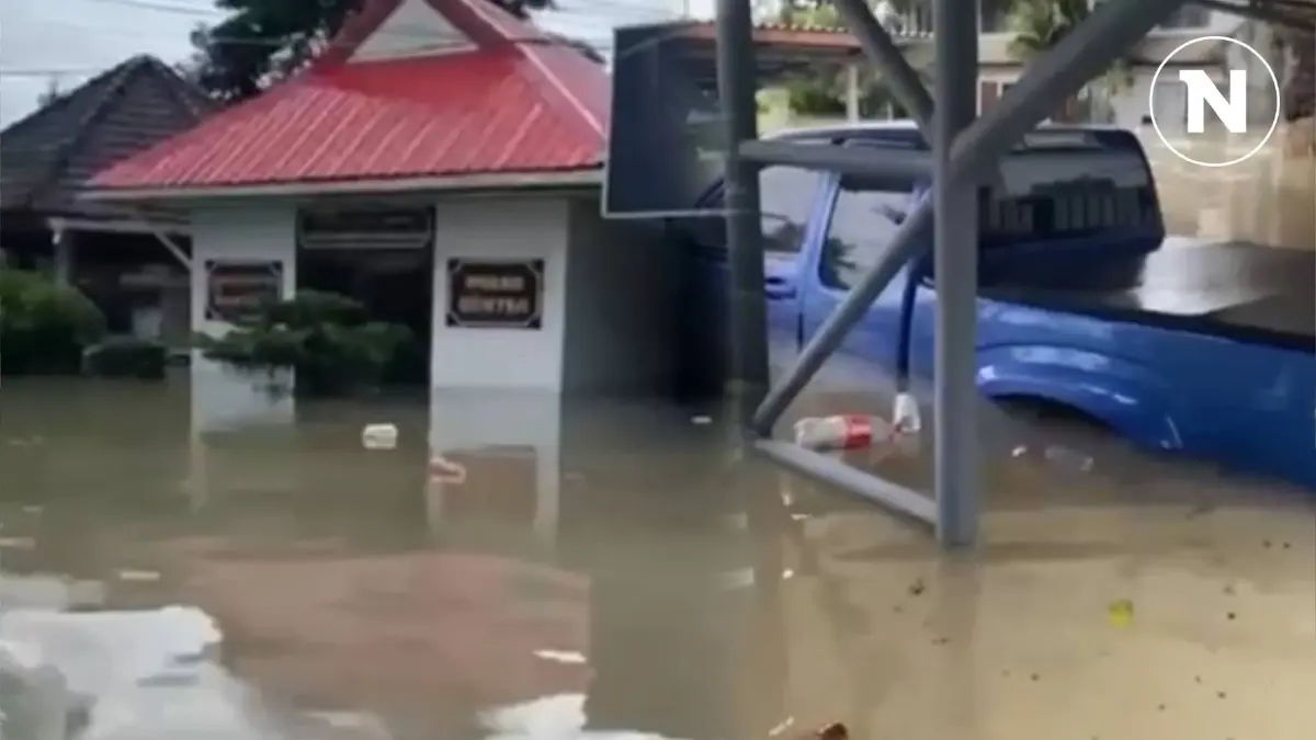 ทหารก็ไม่รอด! เปิดภาพค่ายทหารน้ำทะลัก (มีคลิป) ทหารก็ไม่รอด! เปิดภาพค่ายทหารน้ำทะลัก (มีคลิป)