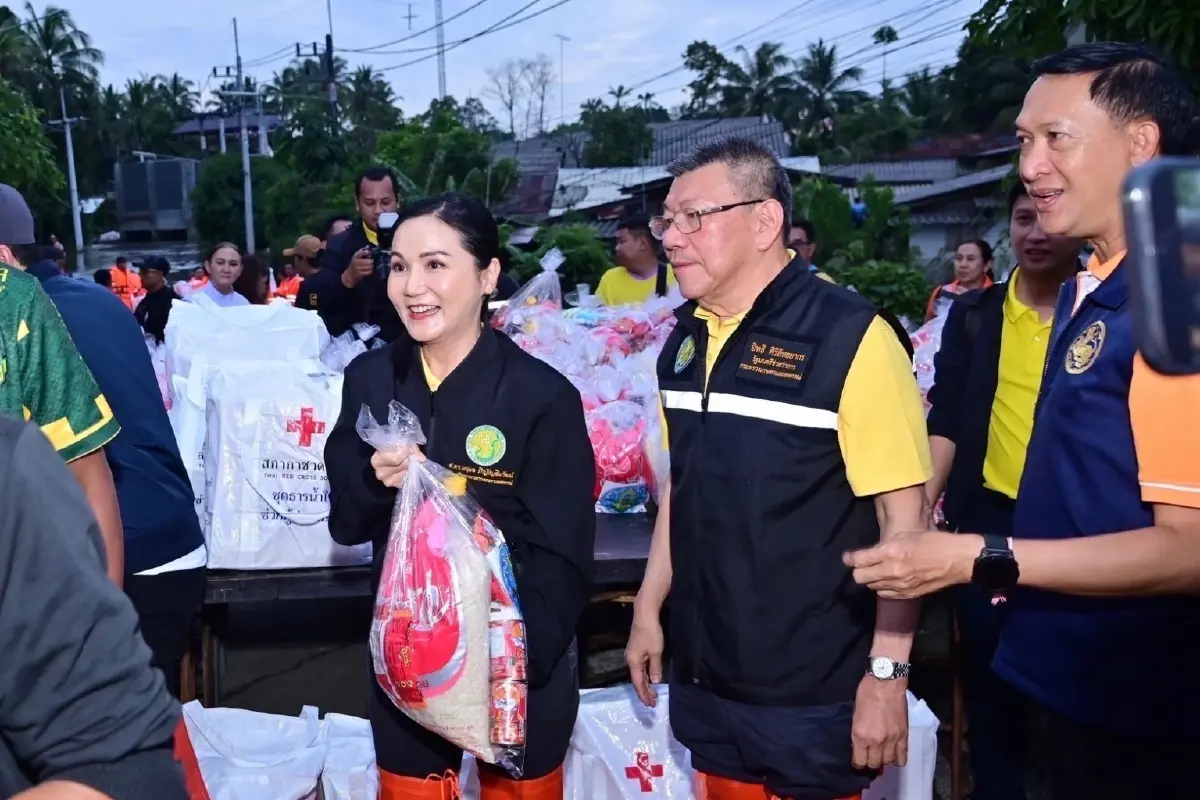 รมว.กษ.ระดมสรรพกำลังเร่งช่วยน้ำท่วมใต้ทุกพื้นที่ รมว.กษ.ระดมสรรพกำลังเร่งช่วยน้ำท่วมใต้ทุกพื้นที่