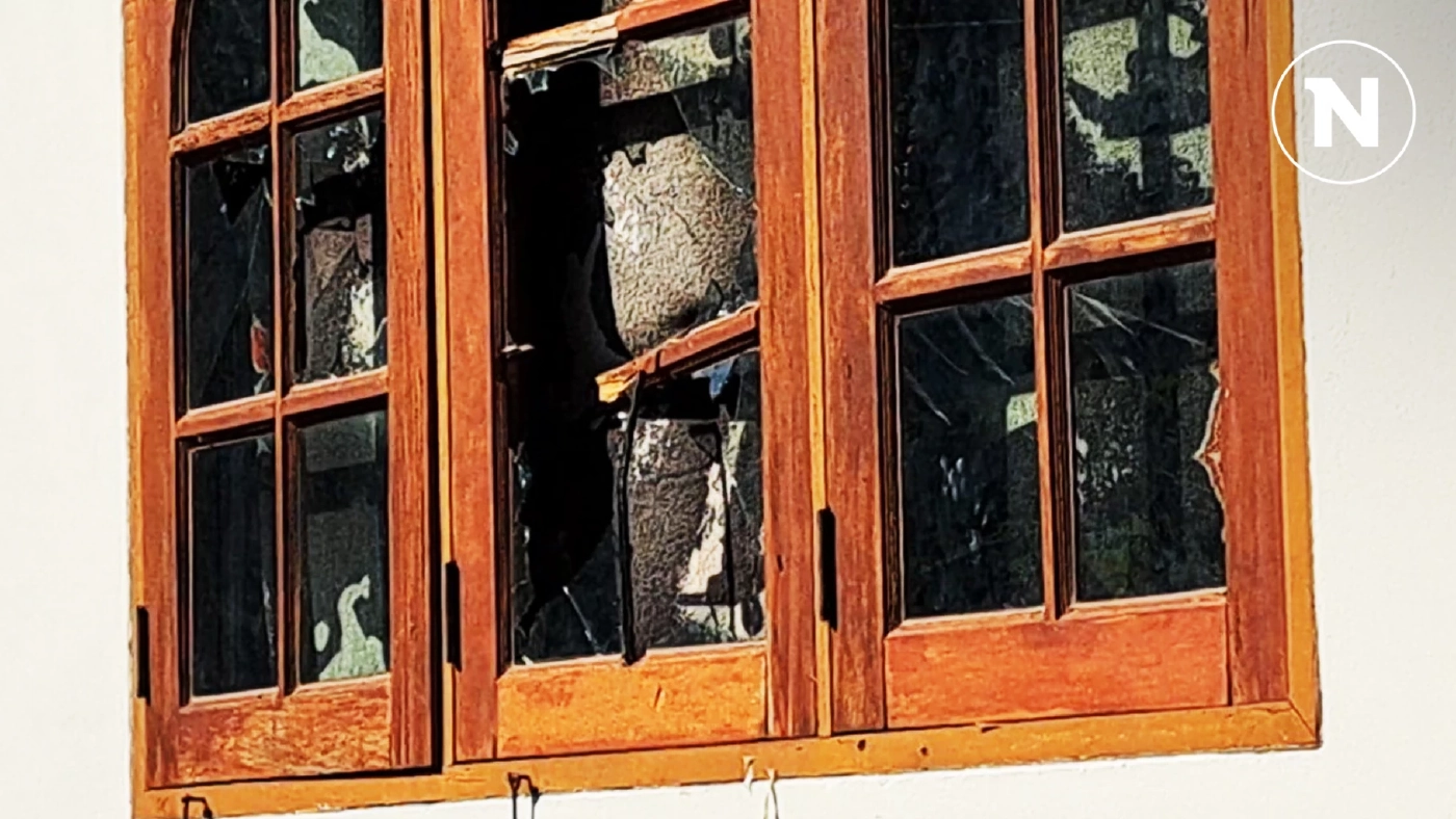 ลูกชายวัย 24 ฉุนขอเงินแม่ไม่ได้ อาละวาดทุบบ้าน พ่อสุดทน คว้ามีดแทง ลูกชายวัย 24 ฉุนขอเงินแม่ไม่ได้ อาละวาดทุบบ้าน พ่อสุดทน คว้ามีดแทง