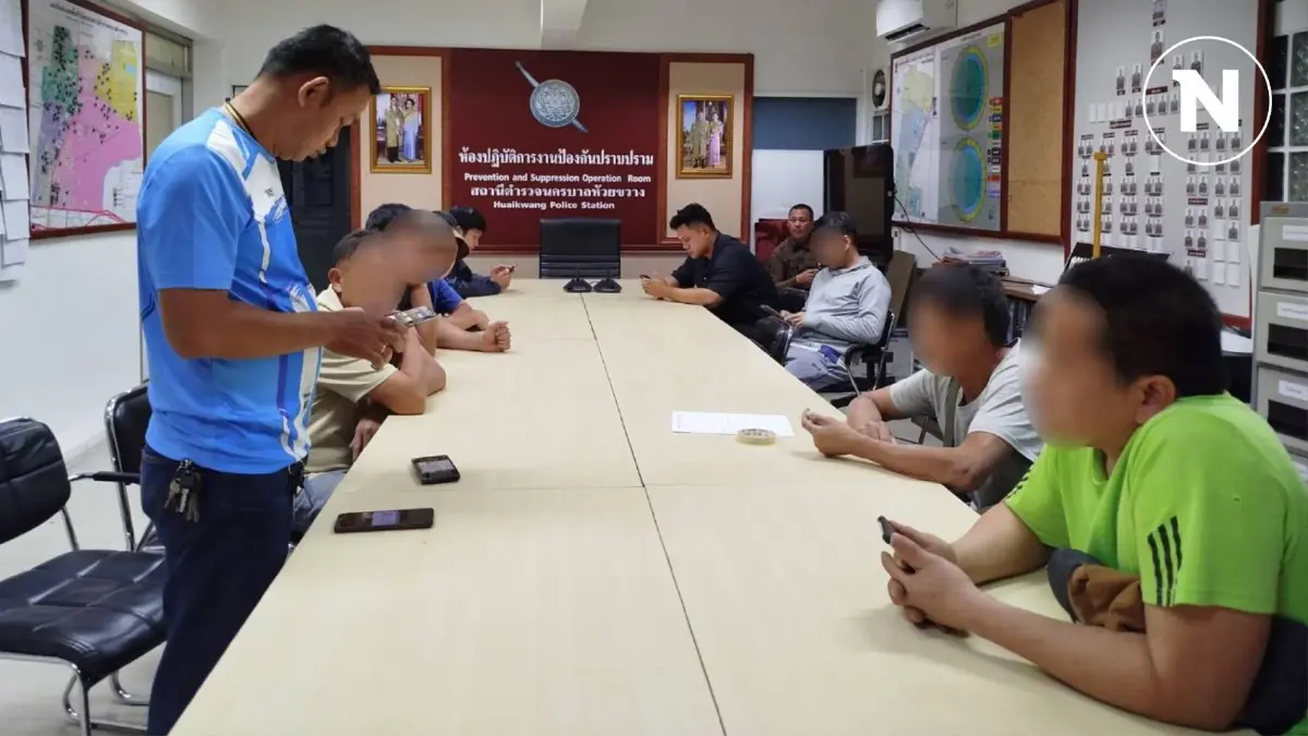 เขย่าวงการ แรงงานไทย!! ตำรวจห้วยขวาง รวบ "ผีน้อย" กรรมกรชาวจีน เขย่าวงการ แรงงานไทย!! ตำรวจห้วยขวาง รวบ "ผีน้อย" กรรมกรชาวจีน