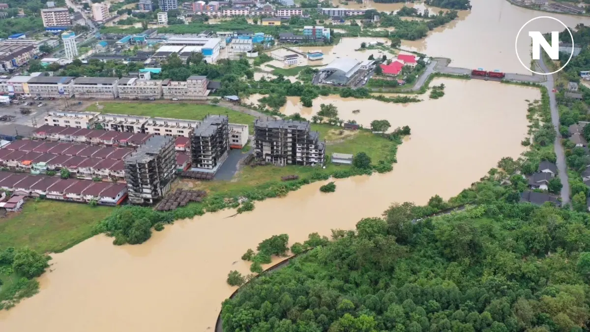 น้ำท่วม 'เหนือ-อีสาน-ใต้' ทุบเศรษฐกิจ 8.5 หมื่นล้าน ฉุดจีดีพี 0.6% น้ำท่วม 'เหนือ-อีสาน-ใต้' ทุบเศรษฐกิจ 8.5 หมื่นล้าน ฉุดจีดีพี 0.6%