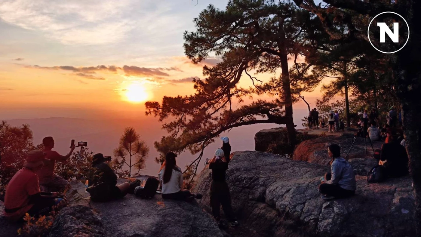 นทท.กว่า 2 พันคน ขึ้น "ภูกระดึง" สัมผัสหนาว 13 องศาฯ ชมทะเลหมอก รับแสงแรกของวัน