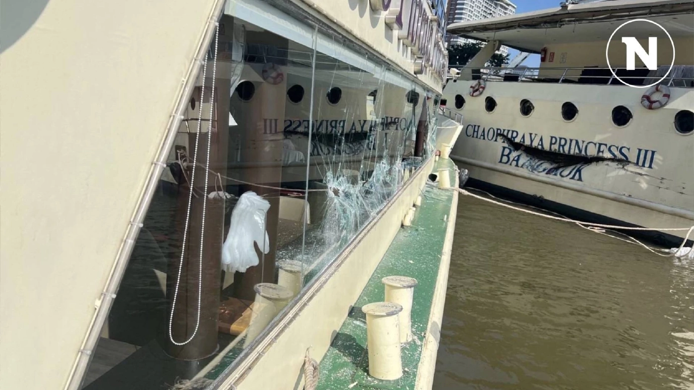 "เรือบรรทุกทราย" เบียด "เรือนำเที่ยวเจ้าพระยา" เสียหายหลายลำ (มีคลิป)